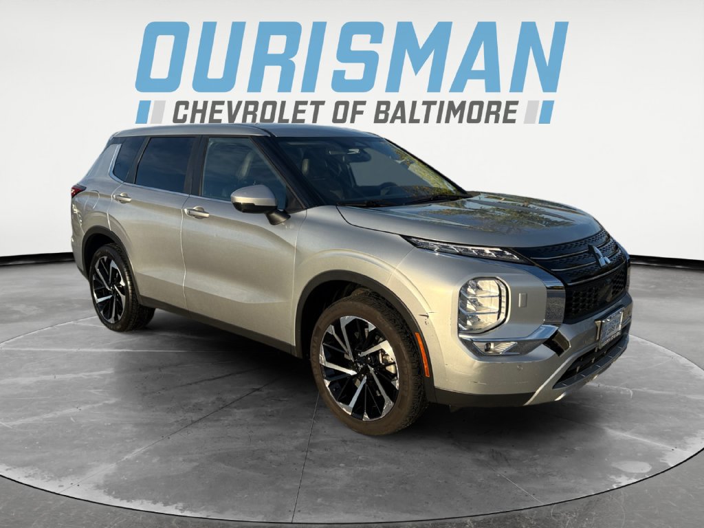 Used 2024 Mitsubishi Outlander AWD image 1