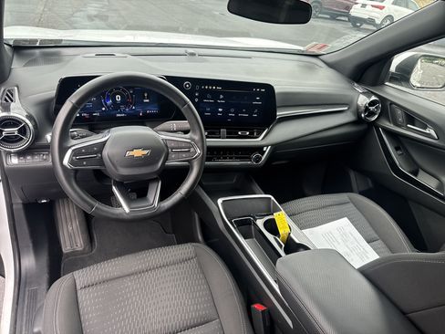 Used 2025 Chevrolet Equinox LT AWD/4WD image 14