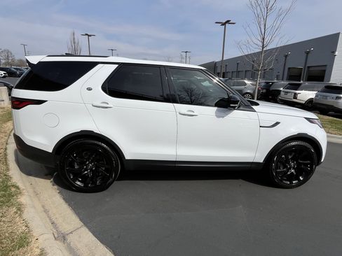 Used 2025 Land Rover Discovery S image 8