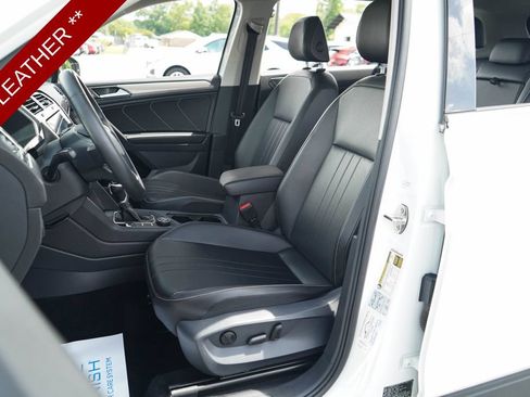 Used 2022 Volkswagen Tiguan SE w/ Panoramic Sunroof Package AWD/4WD image 6