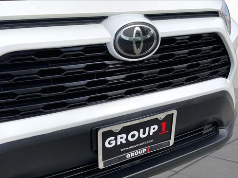 Used 2021 Toyota RAV4 XLE Premium FWD image 29