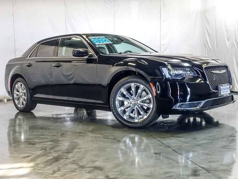 Used 2023 Chrysler 300 Touring AWD/4WD image 2