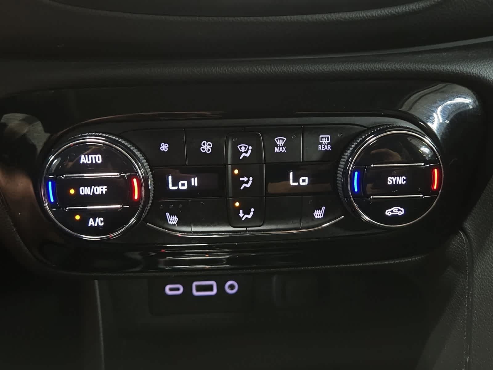 Used 2023 Buick Encore GX Select w/ Sport Touring Package AWD/4WD image 26