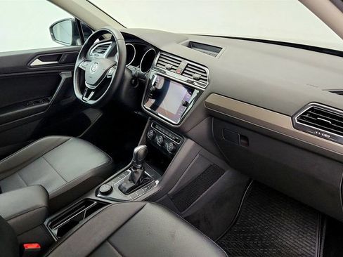 Used 2019 Volkswagen Tiguan SE AWD/4WD image 24