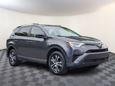 Used 2017 Toyota RAV4 LE AWD/4WD image 1