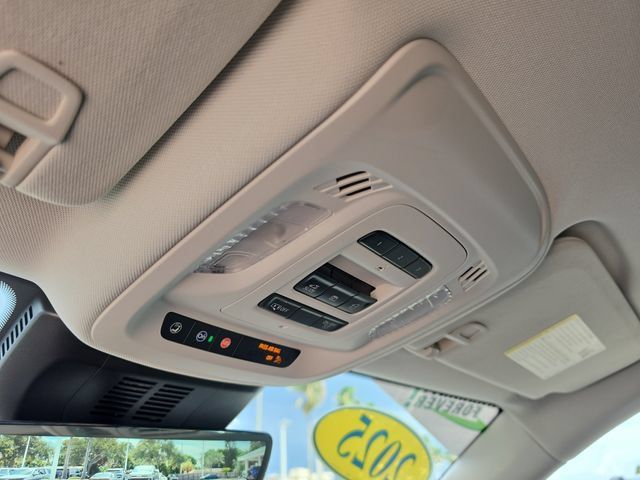 Used 2025 Buick Envision Avenir AWD/4WD image 31