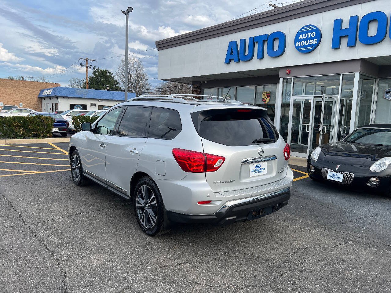 Used 2018 Nissan Pathfinder Platinum AWD/4WD image 11