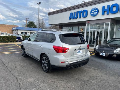 Used 2018 Nissan Pathfinder Platinum AWD/4WD image 11