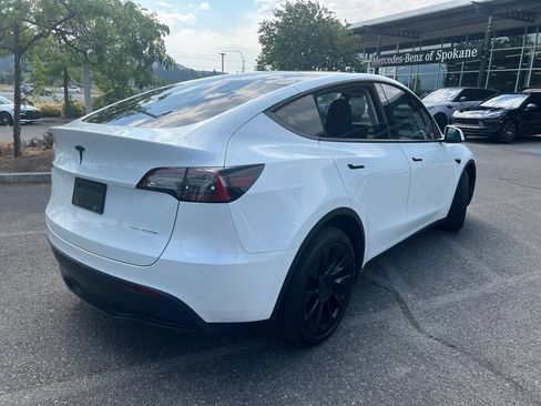 Used 2022 Tesla Model Y Long Range AWD/4WD image 8