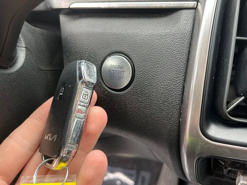 Used 2022 Kia Sorento S FWD image 47