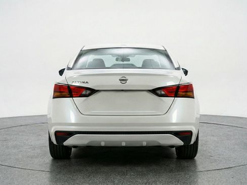 Used 2025 Nissan Altima 2.5 SV FWD image 7