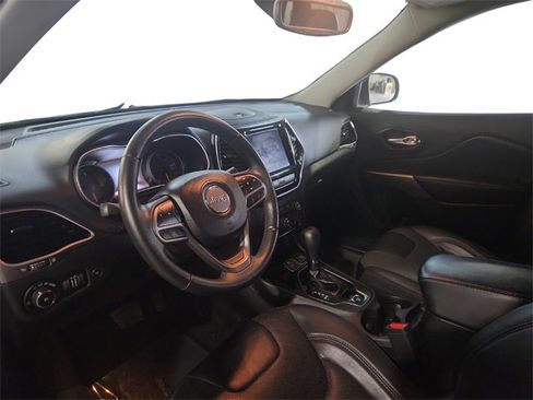 Used 2019 Jeep Cherokee Limited image 7