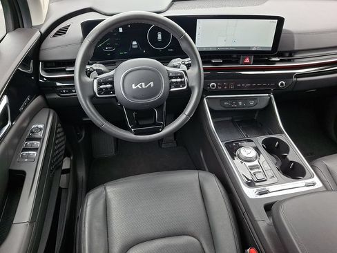 Certified 2025 Kia Carnival SX Prestige FWD image 13