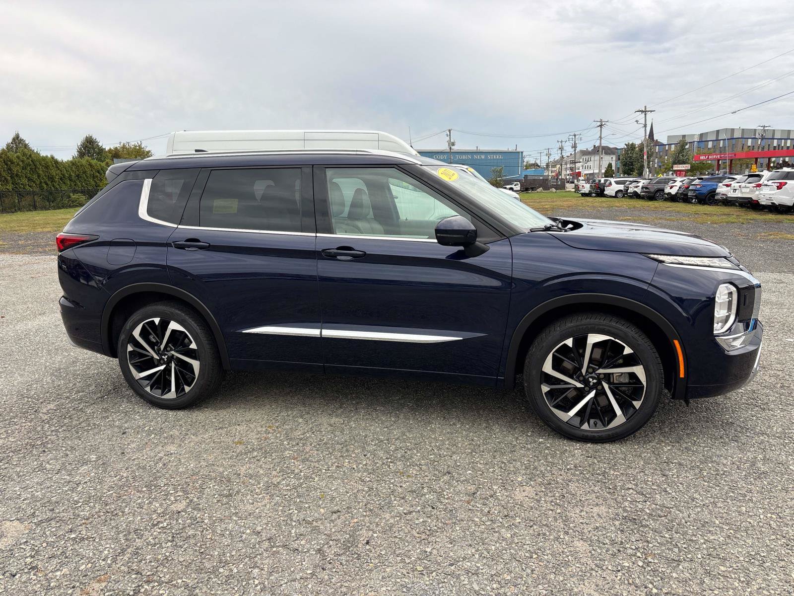Used 2022 Mitsubishi Outlander SEL AWD/4WD image 4