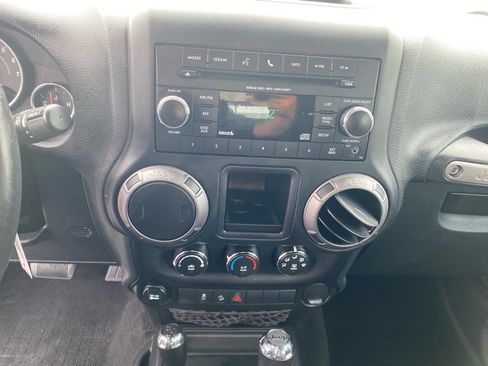 Used 2018 Jeep Wrangler Unlimited Sport w/ Connectivity Group image 11