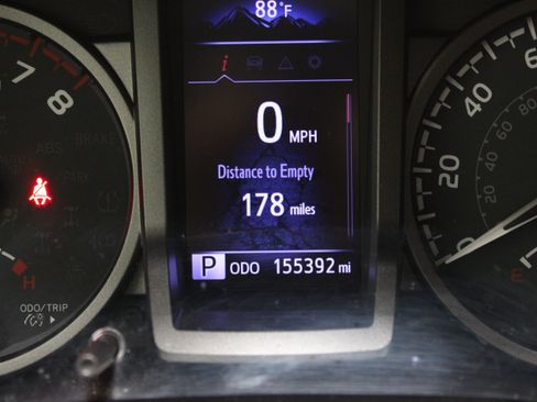 Used 2020 Toyota Tacoma TRD Off-Road w/ Technology Package AWD/4WD image 37
