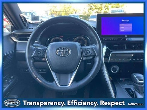 Used 2023 Toyota Venza Limited image 14