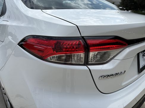 Used 2025 Toyota Corolla LE FWD image 12