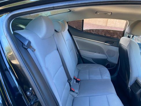 Used 2017 Hyundai Elantra SE image 37