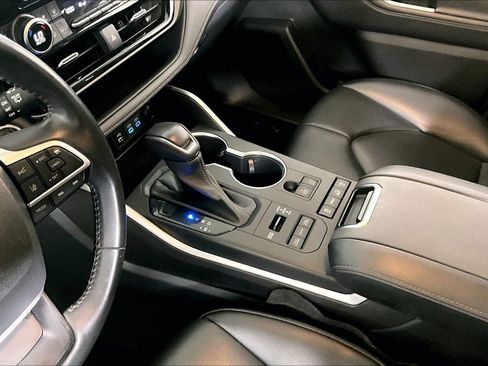 Used 2022 Toyota Highlander XLE image 17