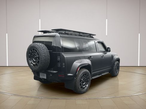 New 2026 Land Rover Defender 110 AWD/4WD image 21