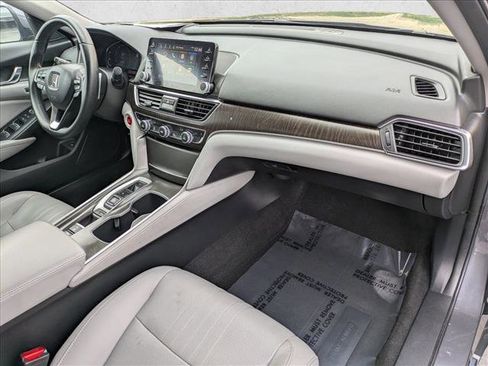 Used 2018 Honda Accord Touring image 19