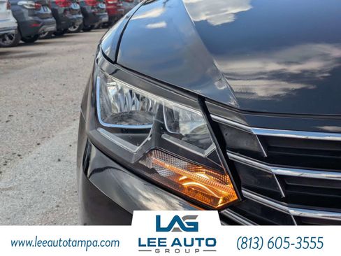 Used 2016 Volkswagen Passat 1.8T SE FWD image 9