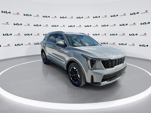 Certified 2026 Kia Sorento S FWD image 2