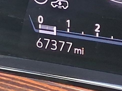 Used 2022 Cadillac Escalade ESV Premium Luxury w/ Performance Package image 10