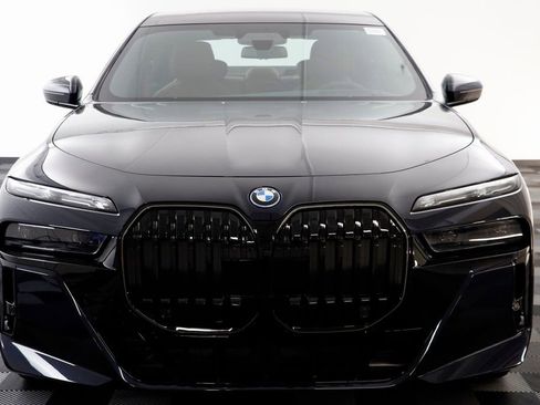 Used 2025 BMW 750e xDrive w/ Executive Package image 24