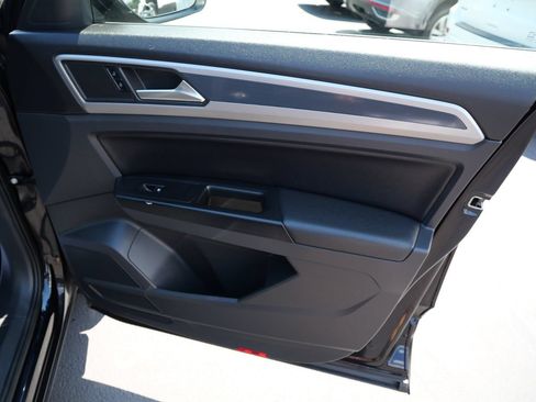 Used 2020 Volkswagen Atlas Cross Sport SE AWD/4WD image 31