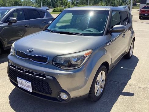 Used 2015 Kia Soul FWD image 2