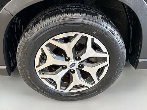 Used 2023 Subaru Forester Premium image 27