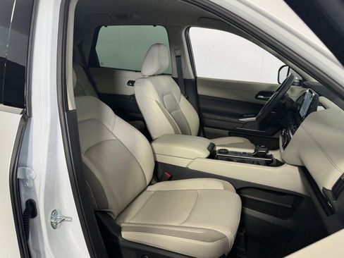 Used 2025 Nissan Pathfinder SL image 30