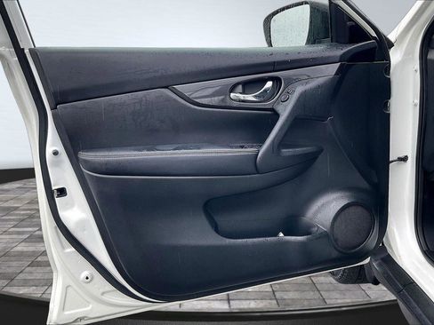 Used 2018 Nissan Rogue SV FWD image 24