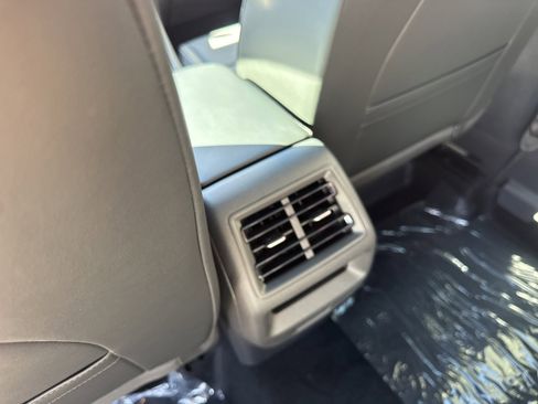 New 2026 Volkswagen Tiguan SE R-Line image 22