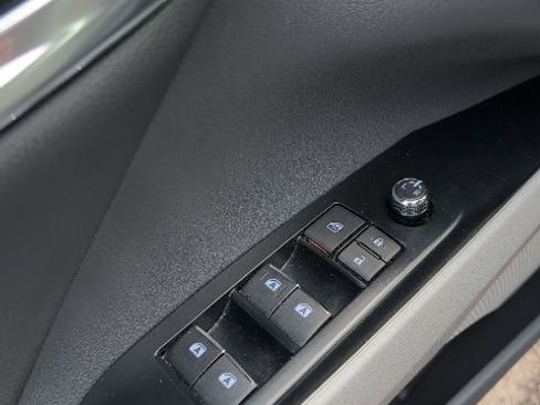 Used 2019 Toyota Camry XLE image 14