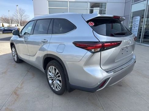 Used 2025 Toyota Highlander Platinum image 5
