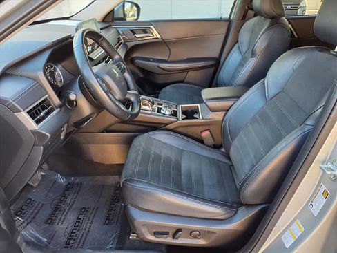 Used 2024 Mitsubishi Outlander SE image 18