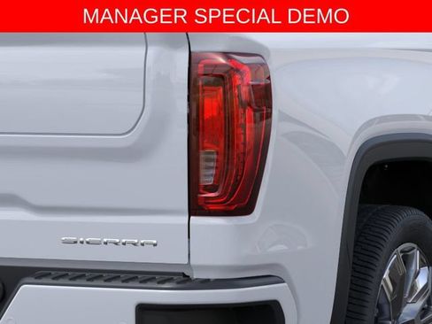 Used 2026 GMC Sierra 1500 Denali w/ Denali Reserve Package AWD/4WD image 11
