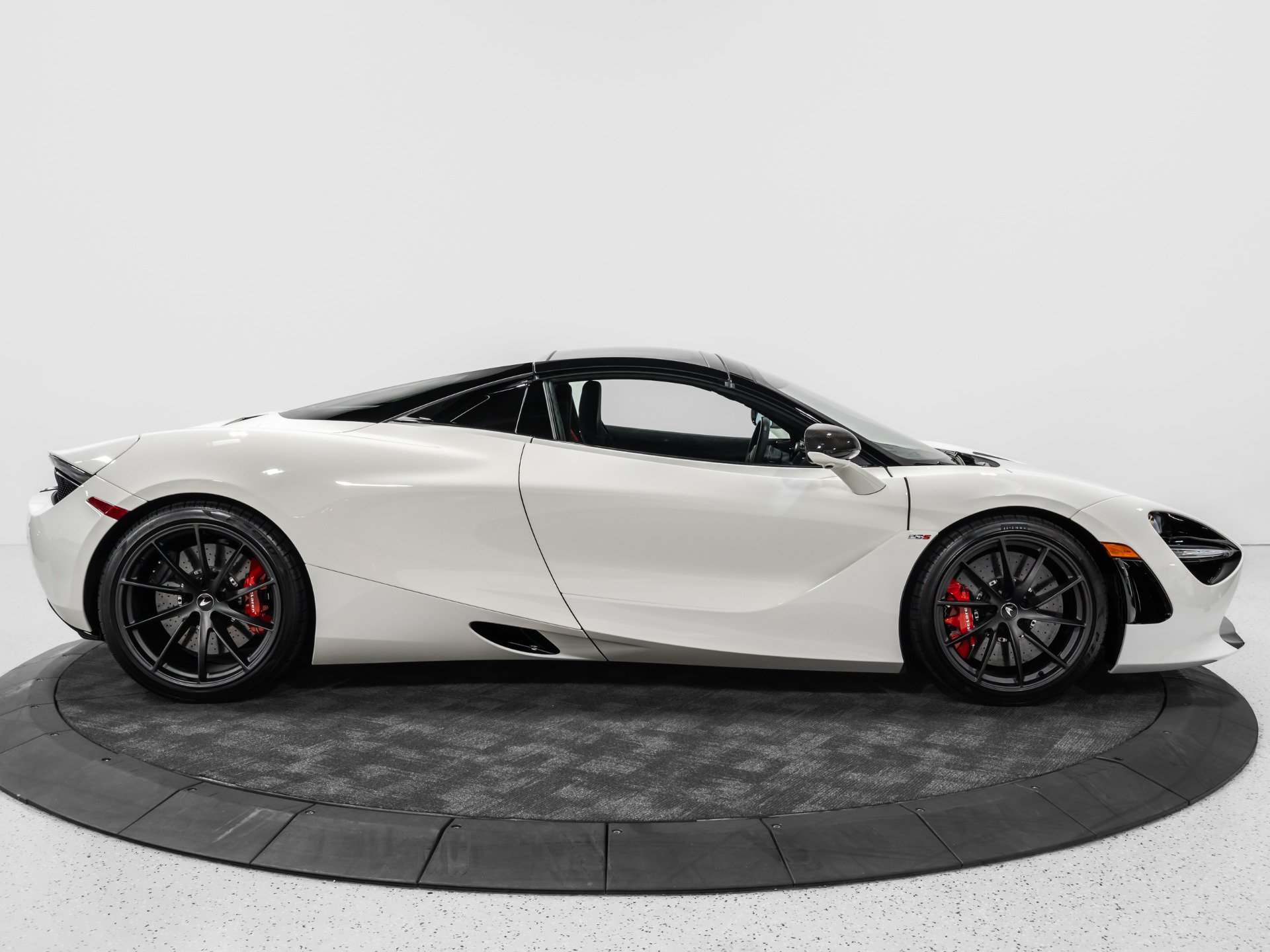 Used 2021 McLaren 720S Performance RWD image 25