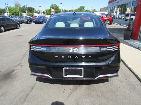 Used 2025 Hyundai Sonata SEL FWD image 6