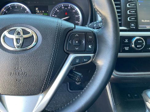 Used 2018 Toyota Highlander Limited image 21