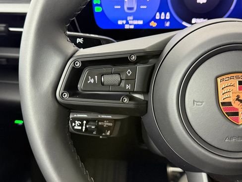 Certified 2025 Porsche Macan 4S Electric AWD/4WD image 19