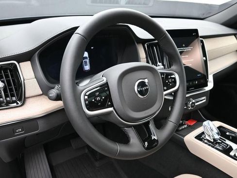 New 2026 Volvo XC90 B6 Plus w/ Protection Package Premier AWD/4WD image 12