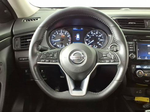 Used 2019 Nissan Rogue SV FWD image 17