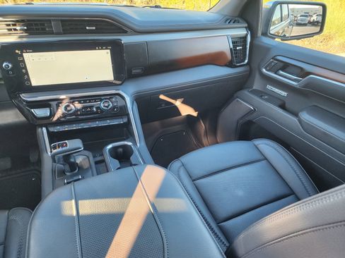 Used 2025 GMC Sierra 1500 Denali image 18