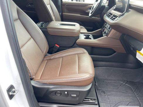 Used 2024 Chevrolet Suburban High Country image 18