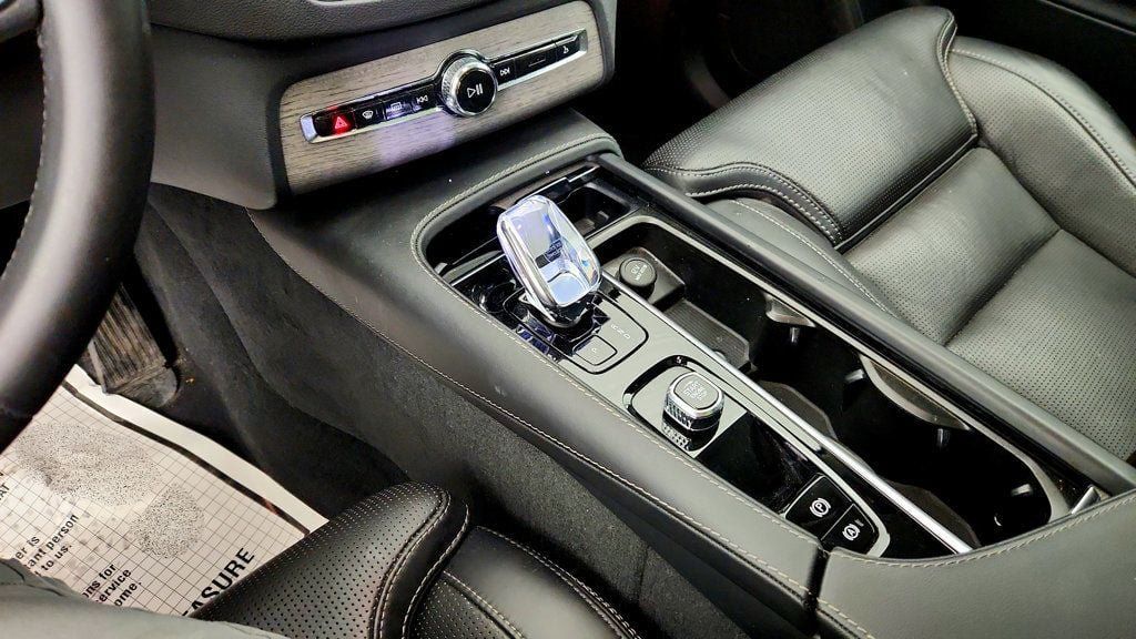 Used 2024 Volvo XC90 B6 Ultimate w/ Protection Package Premier AWD/4WD image 16