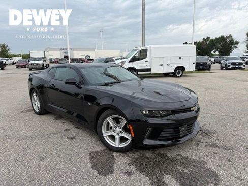 Used 2016 Chevrolet Camaro LT RWD image 1